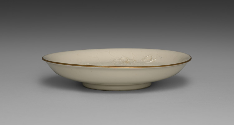 Medium-sized Dish from Dining Set with Plum Blossoms and Cracked-Ice