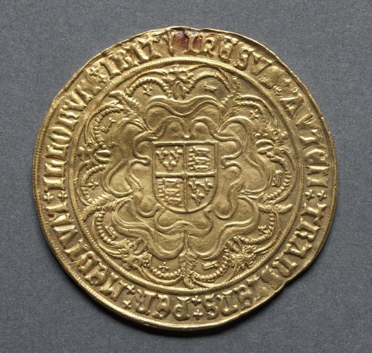 Sovereign: Royal Arms on Tudor Rose (reverse)