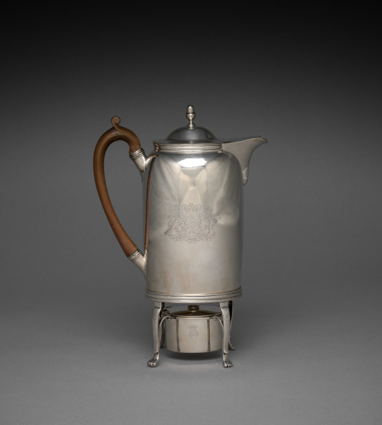 Hot Water Jug with Hinged Cover