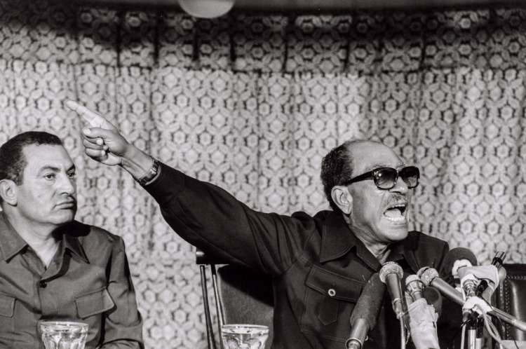 Sadat victim of an assassination attempt: the Egyptian president, Awar El Sadat, was assassinated in Cairo on October 6, 1981. The career of Sadat in retrospective. Sadat holds a press conference (Defense Minister Ahmed Sadani next to him), September 9, 1981