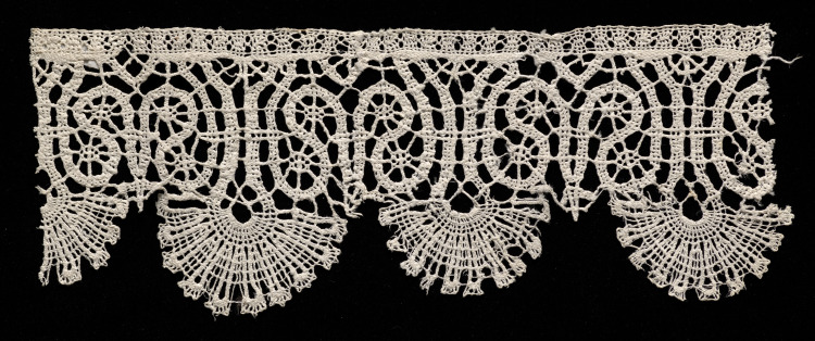 Bobbin Lace (Rose Lace) Edging of Bell Points