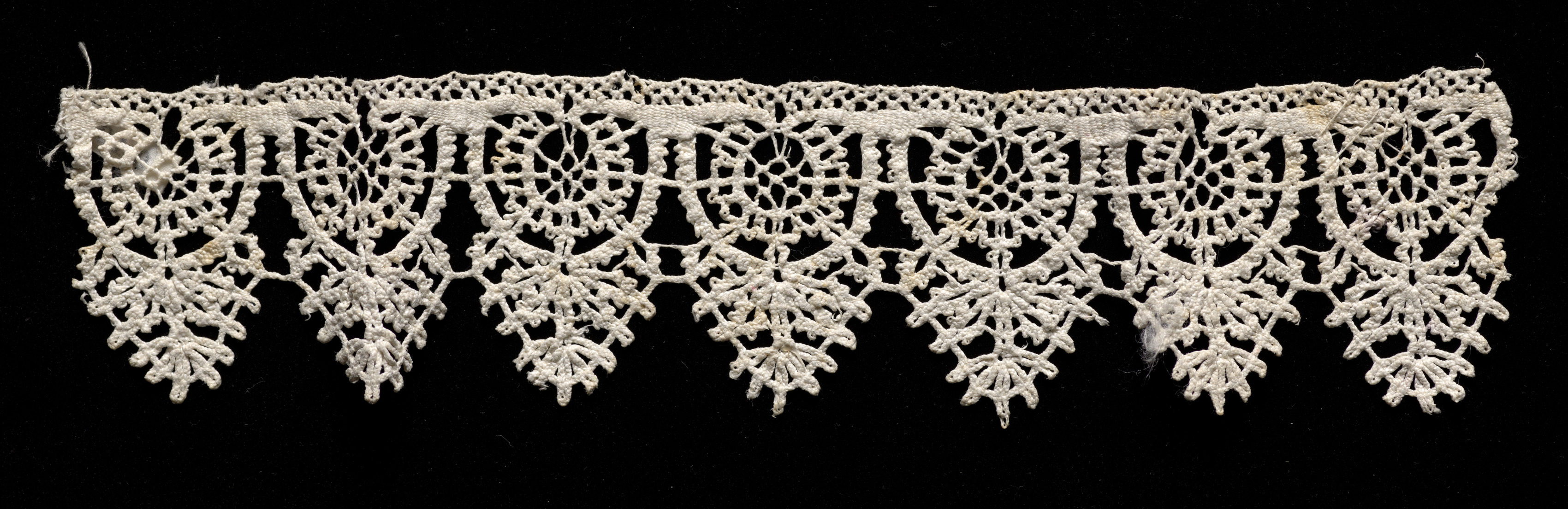 Bobbin Lace (Rose Lace) Edging of Points