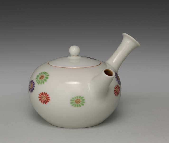 Teapot with Chrysanthemum Motifs