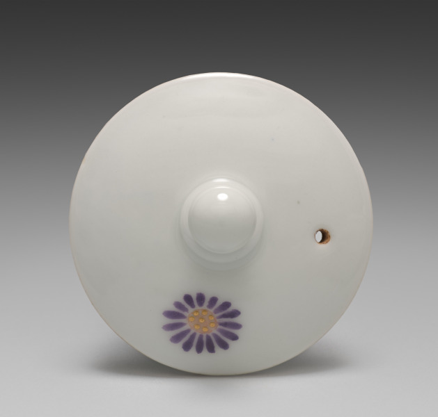 Lid for a Teapot with Chrysanthemum Motifs