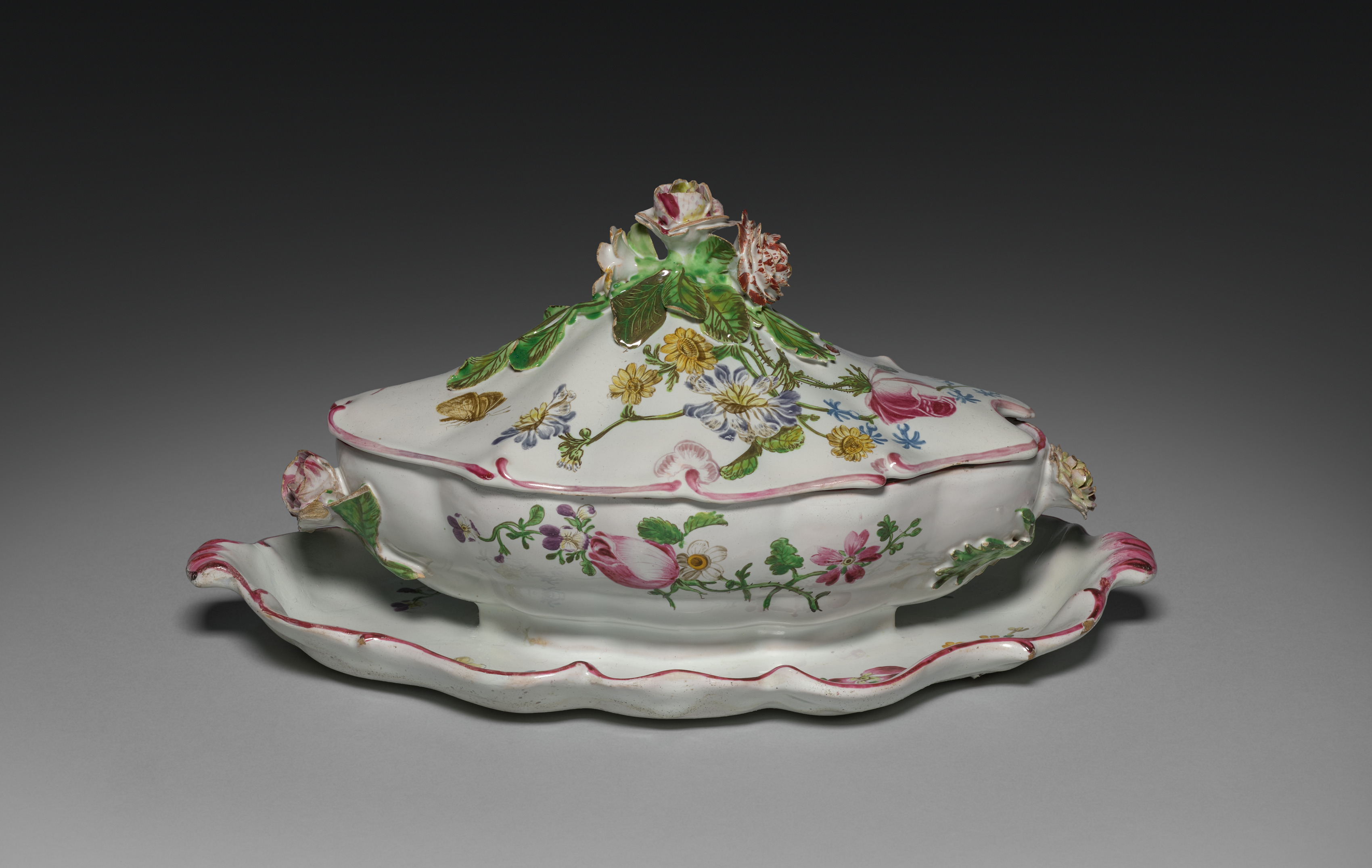 Covered Sauce Tureen with Attached Stand