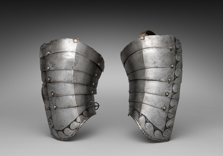 Pair of Espaliers (Pauldrons/upper arm canons)