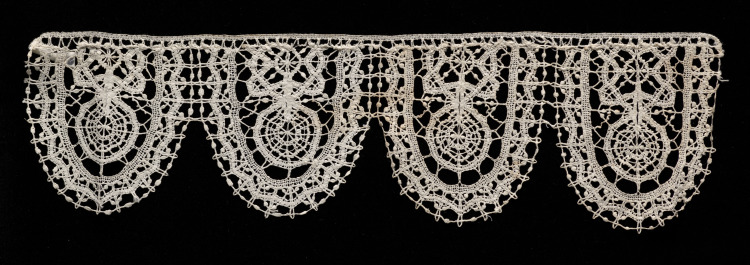 Bobbin Lace (Rose Lace) Edging of Points