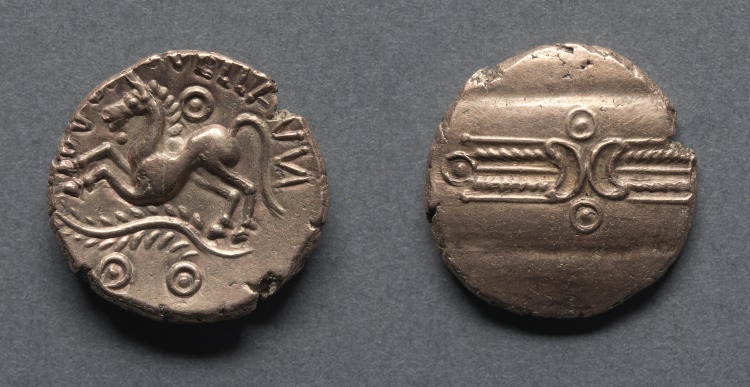 Dubnovellaunos Stater: Wreath and Crescents (obverse); Horse with Branch (reverse)