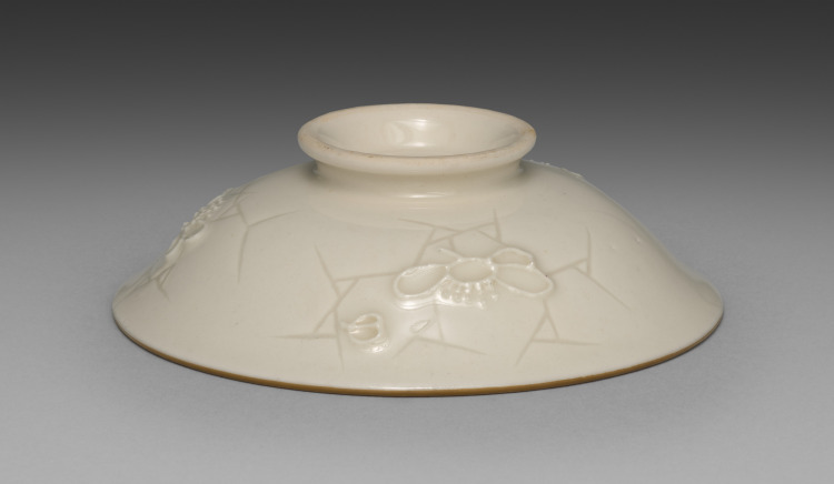 Cover for a Bowl from Dining Set with Plum Blossoms and Cracked-Ice