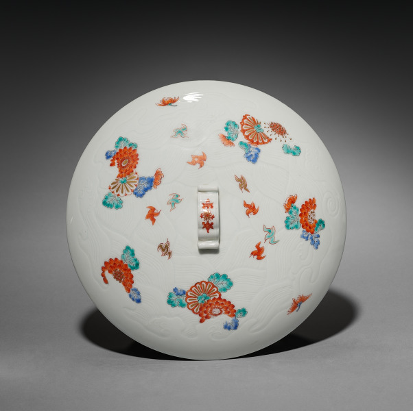 Covered Bowl with Chrysanthemums and Chidori: Kakiemon Ware (cover)