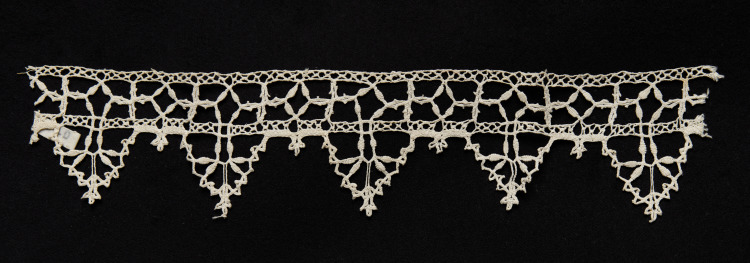Bobbin Lace (Needlepoint Design) Insertion with Edging of Points