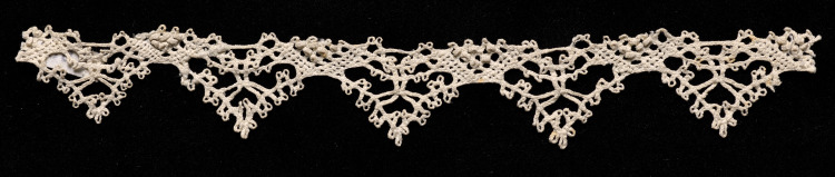 Bobbin Lace Edging of Points without Selvage
