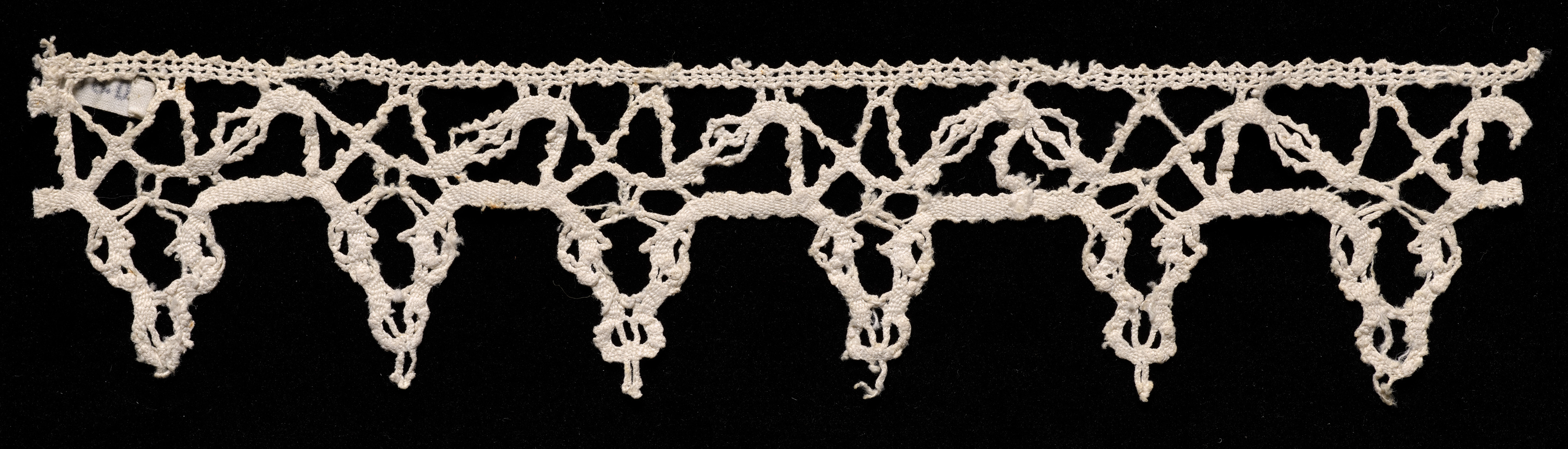 Bobbin Lace Edging with Points