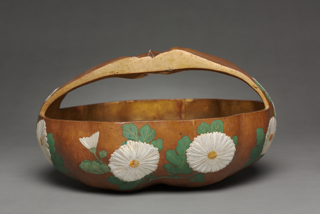 Gourd Basket with Chrysanthemum Design