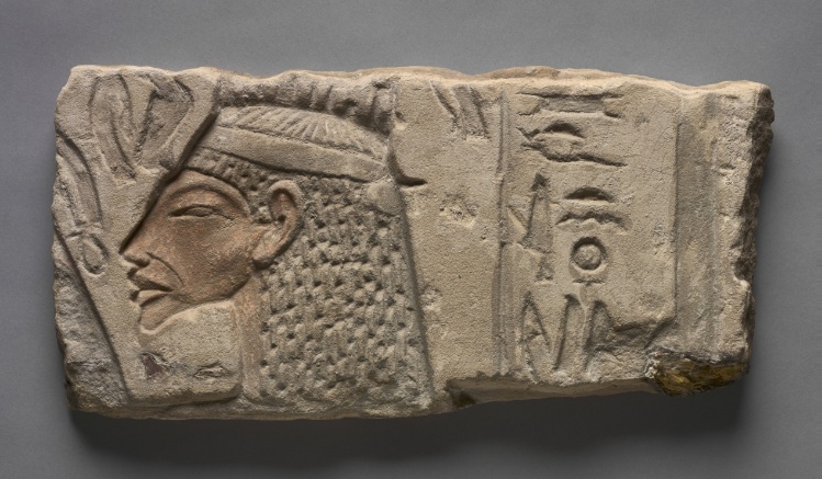 Talatat: Nefertiti Offers to the Aten