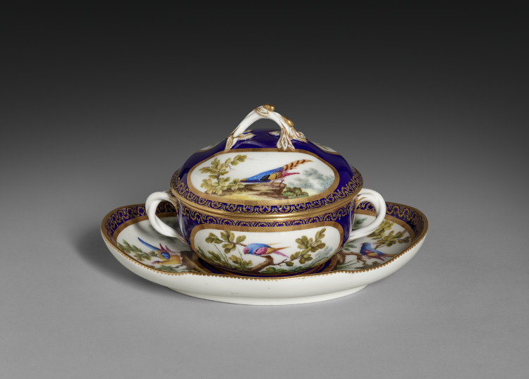Covered Broth Bowl and Stand (Écuelle ronde et plateau ovale)