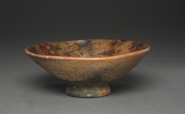 Bowl with Spider Decoration