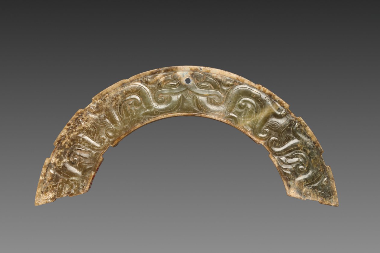 Arc-shaped Pendant with Animal Mask and Interlaced Animal Bands (Huang)