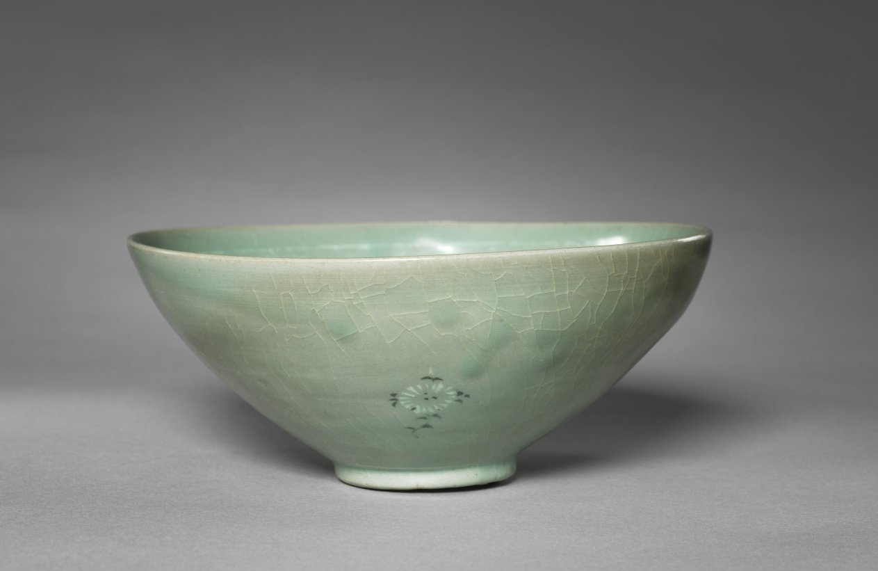 Bowl with Inlaid Chrysanthemum and Peony Design