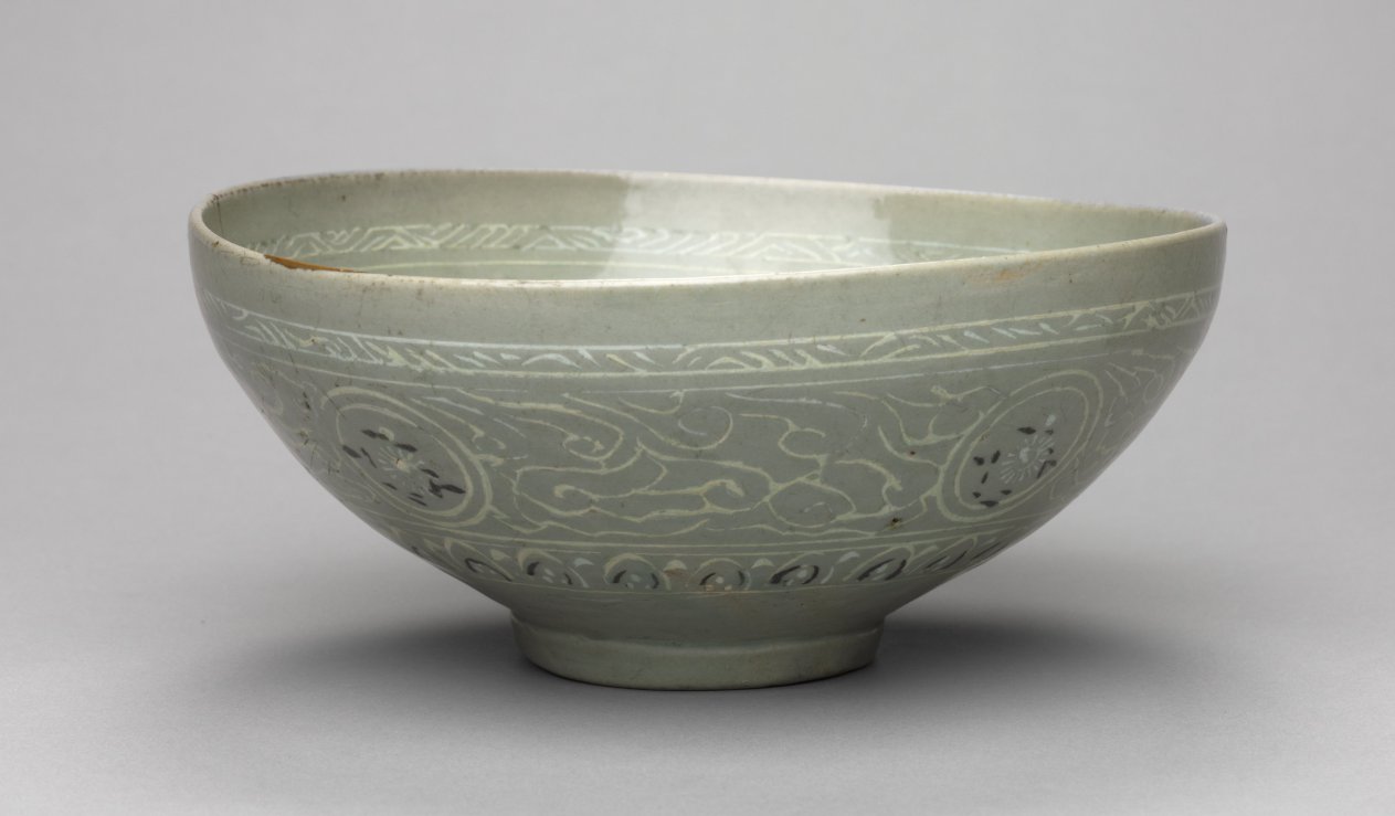 Bowl with Inlaid Cranes and Clouds Design