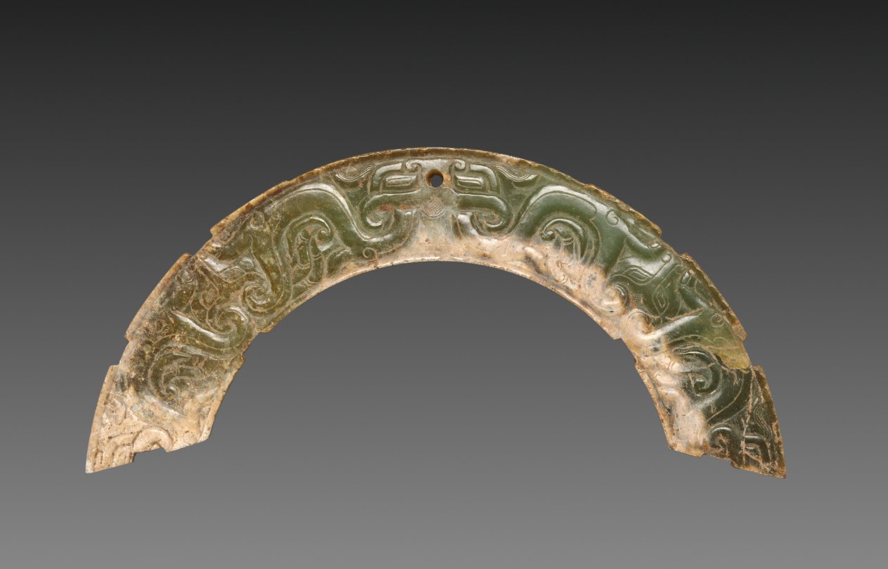 Arc-shaped Pendant with Animal Mask and Interlaced Animal Bands (Huang)