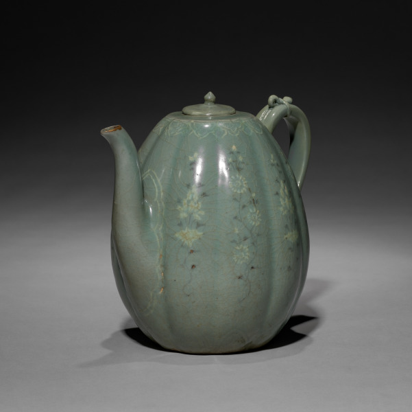 Melon-shaped Ewer with Incised Peony Design