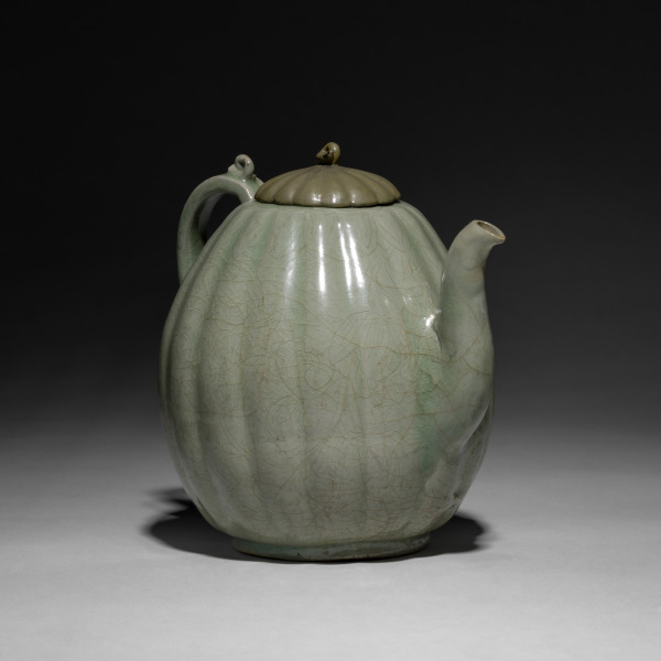 Melon-shaped Wine Ewer with Incised Chrysanthemum Design