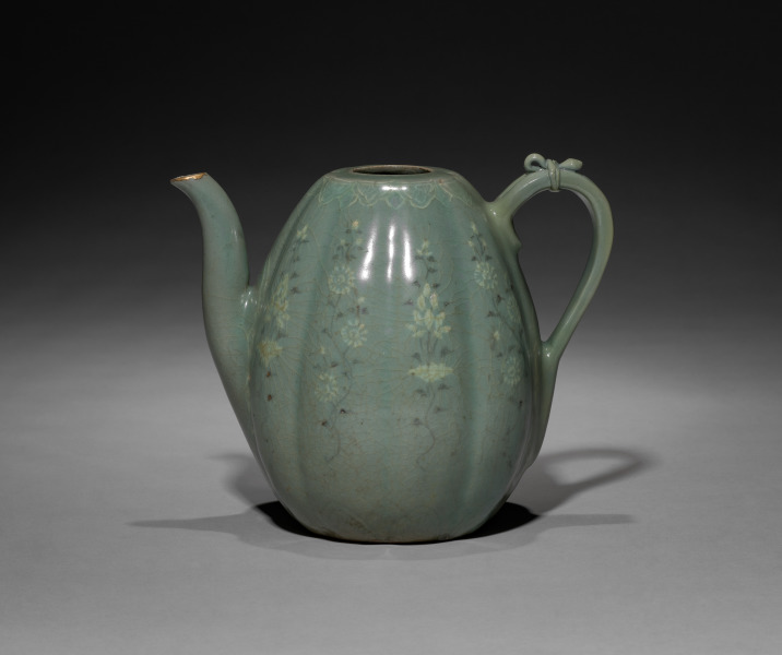 Melon-shaped Ewer with Incised Peony Design