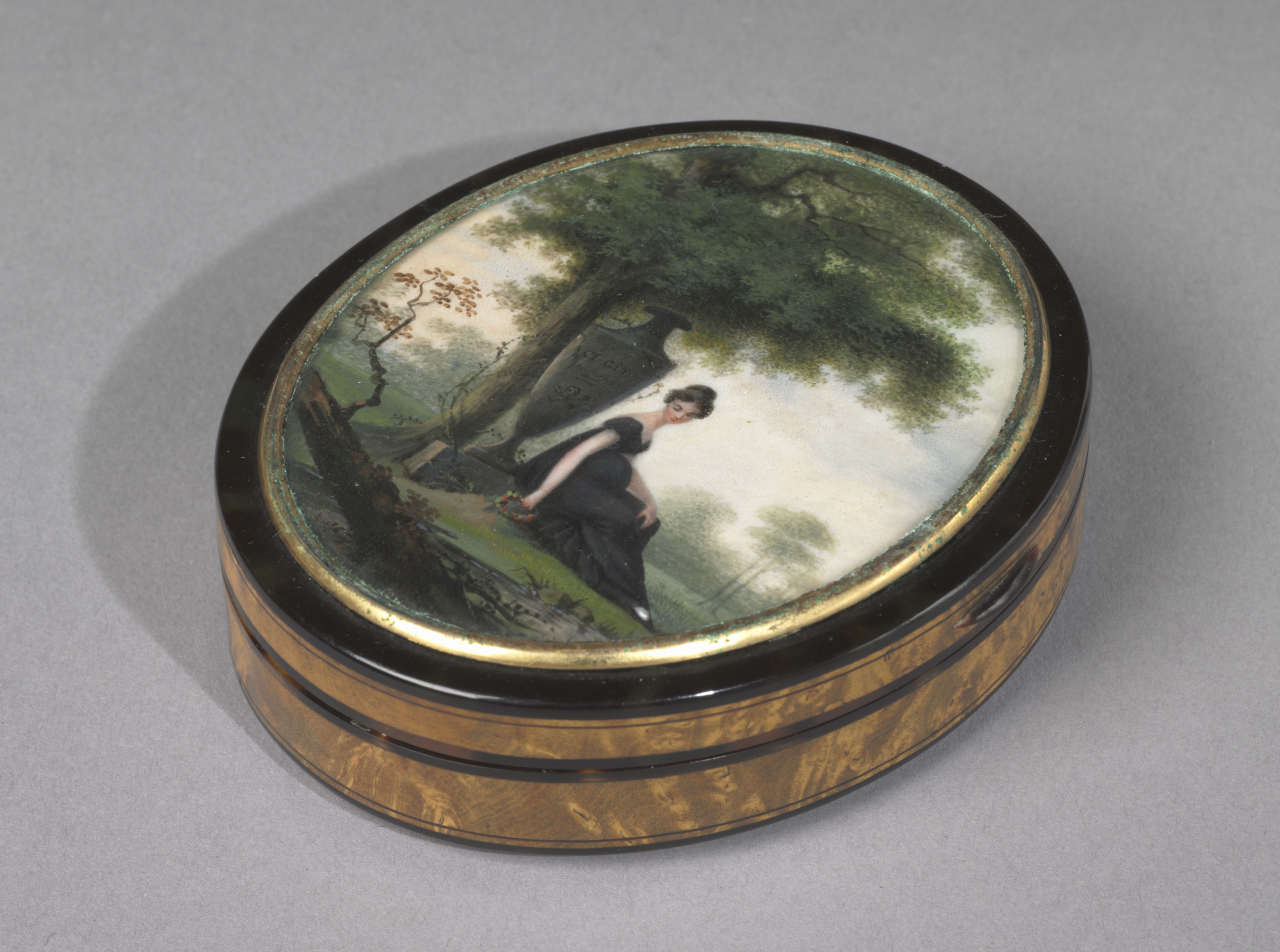 Snuff Box with Figures