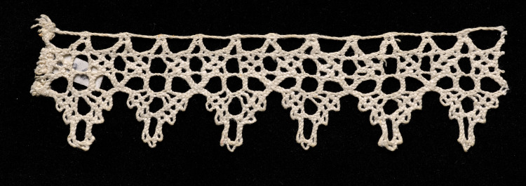 Bobbin Lace Edging with Points
