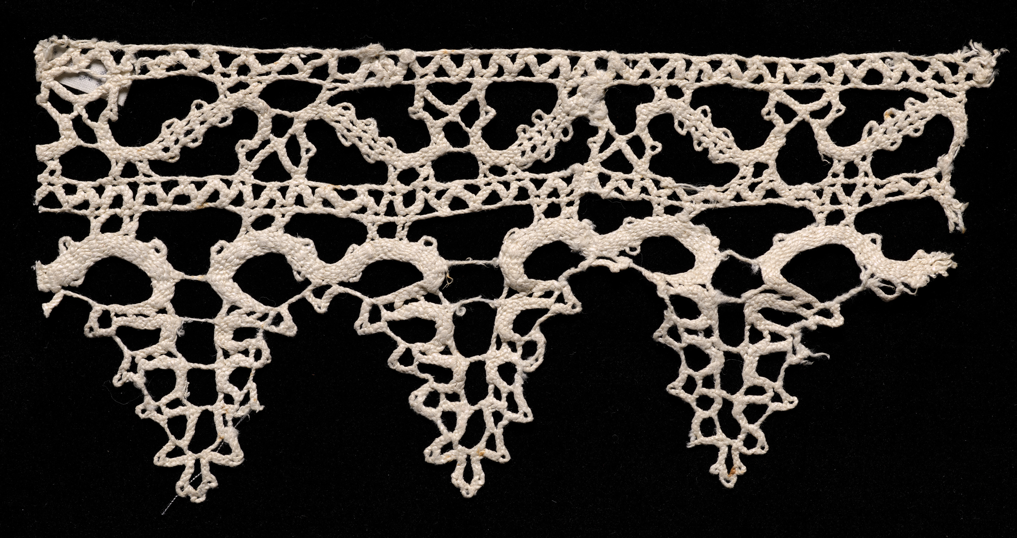 Bobbin Lace Insertion with Edging of Points