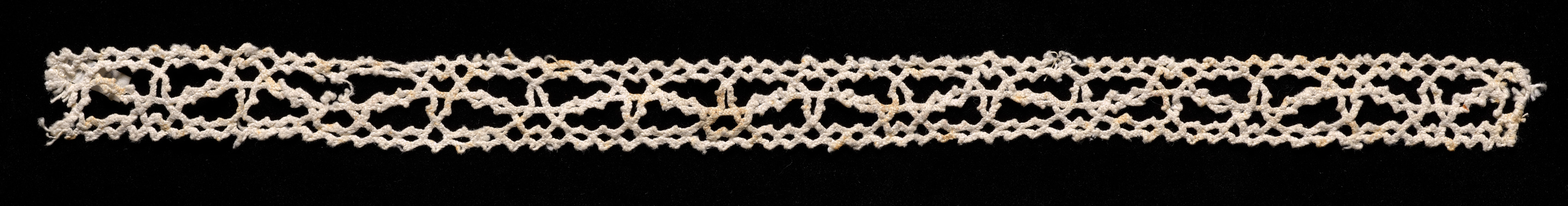 Bobbin Lace Insertion without Selvage