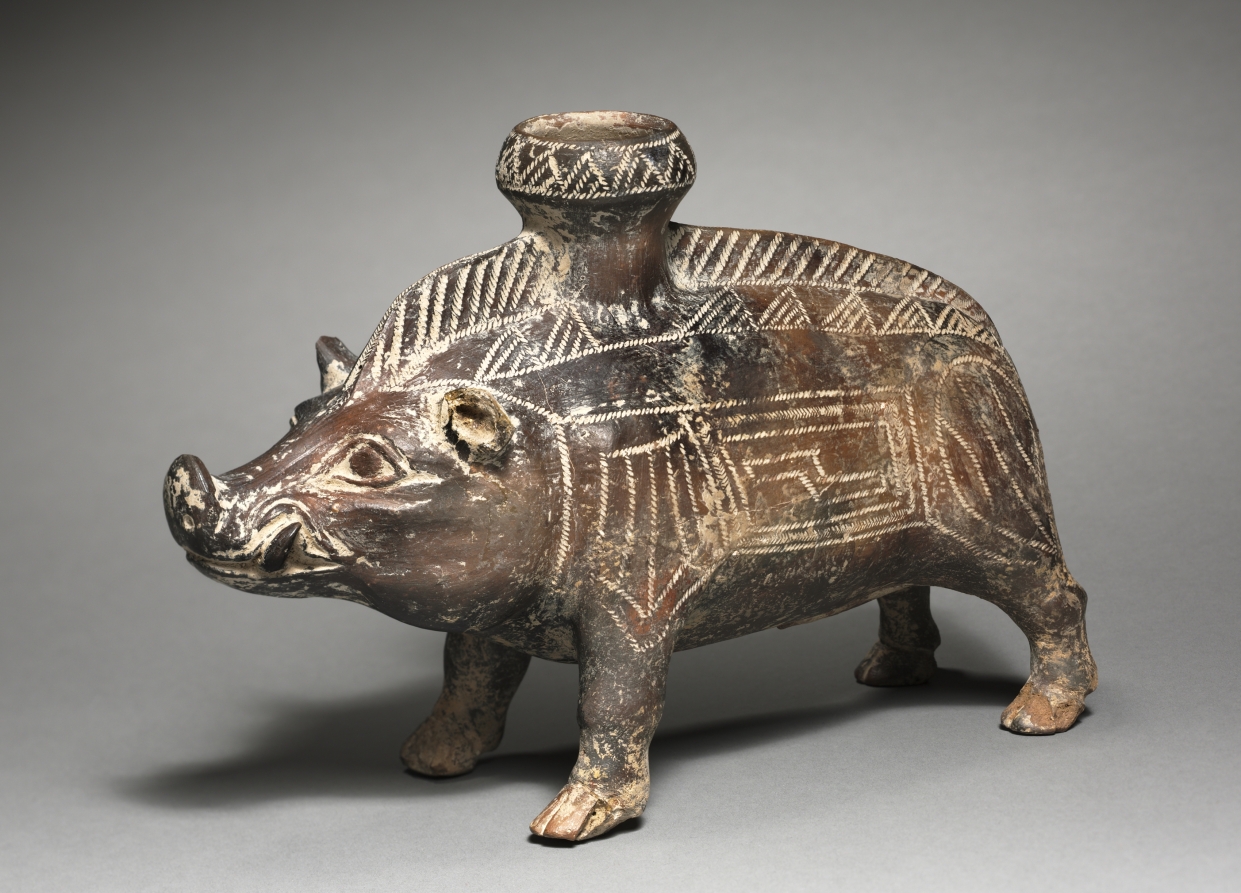Свинья священное. Этрусская керамика кабан. Boar Vessel 600-500 b.c. Etruscan Ceramic. Сосуд в форме кабана Этрусская керамика. Этруски керамика.