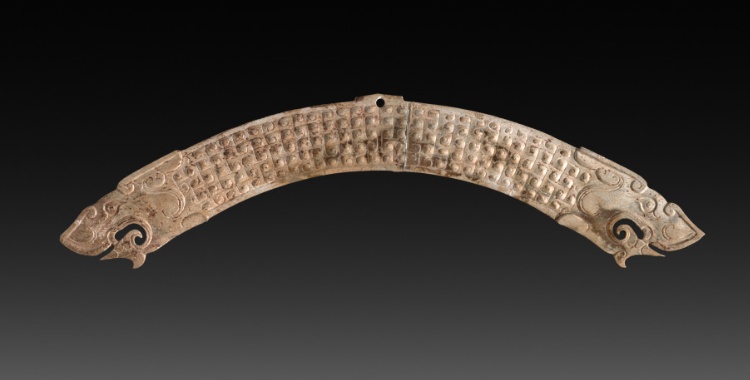 Arc-Shaped Pendant (Huangpei)