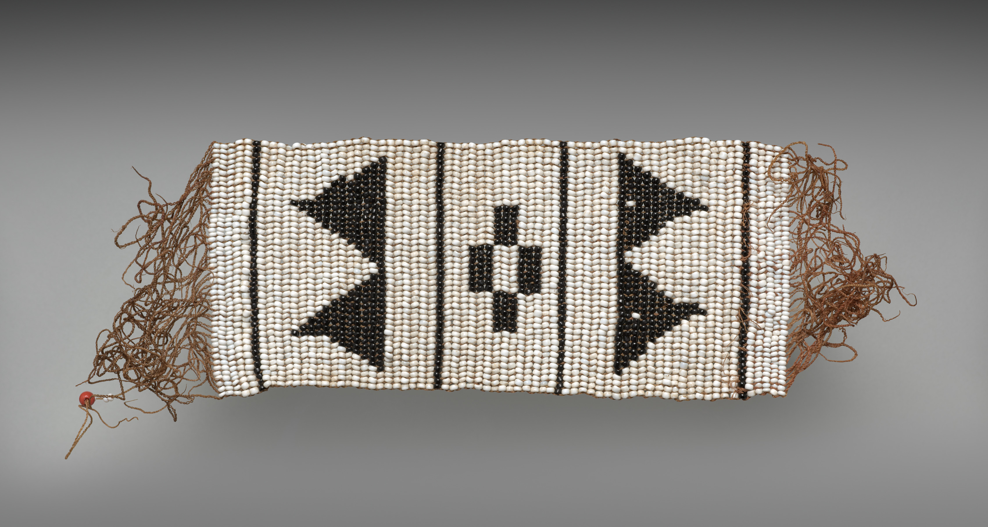 Royal ceremonial beadwork: anklet (izitsaba)