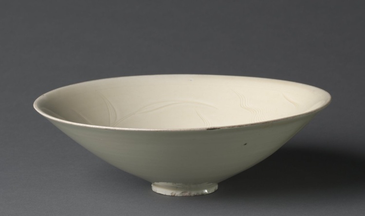 Bowl with Ducks among Waves and Reeds