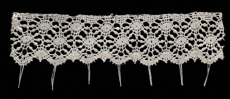 Bobbin Lace (Needlepoint Design) Edging with Loops