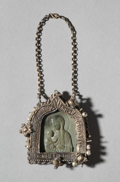 Pendant Icon with the Virgin "Dexiokratousa" and Frame with Winged Bull of Saint Luke on the back