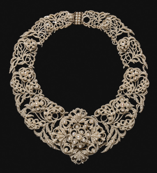 Necklace (Parure)