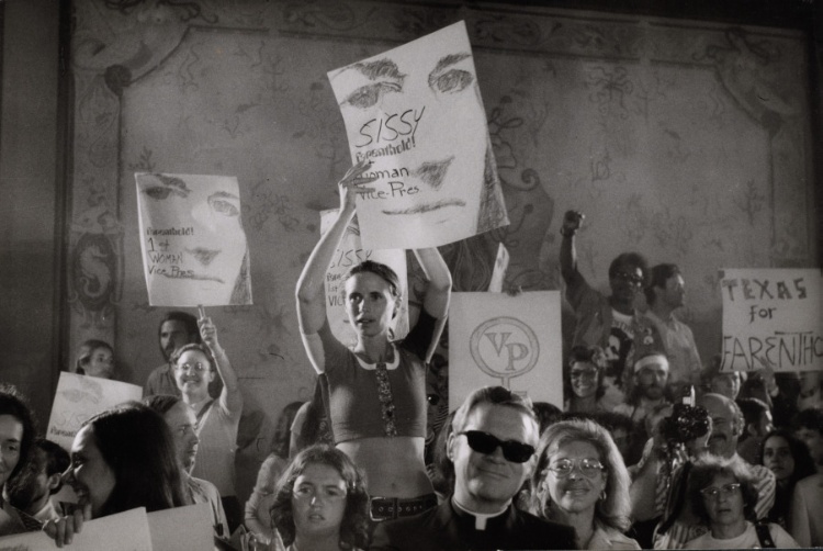 Woman at 1972 Democratic Convention with sign calling for the nomination of Sissy Farenthold for Vice President, Miami