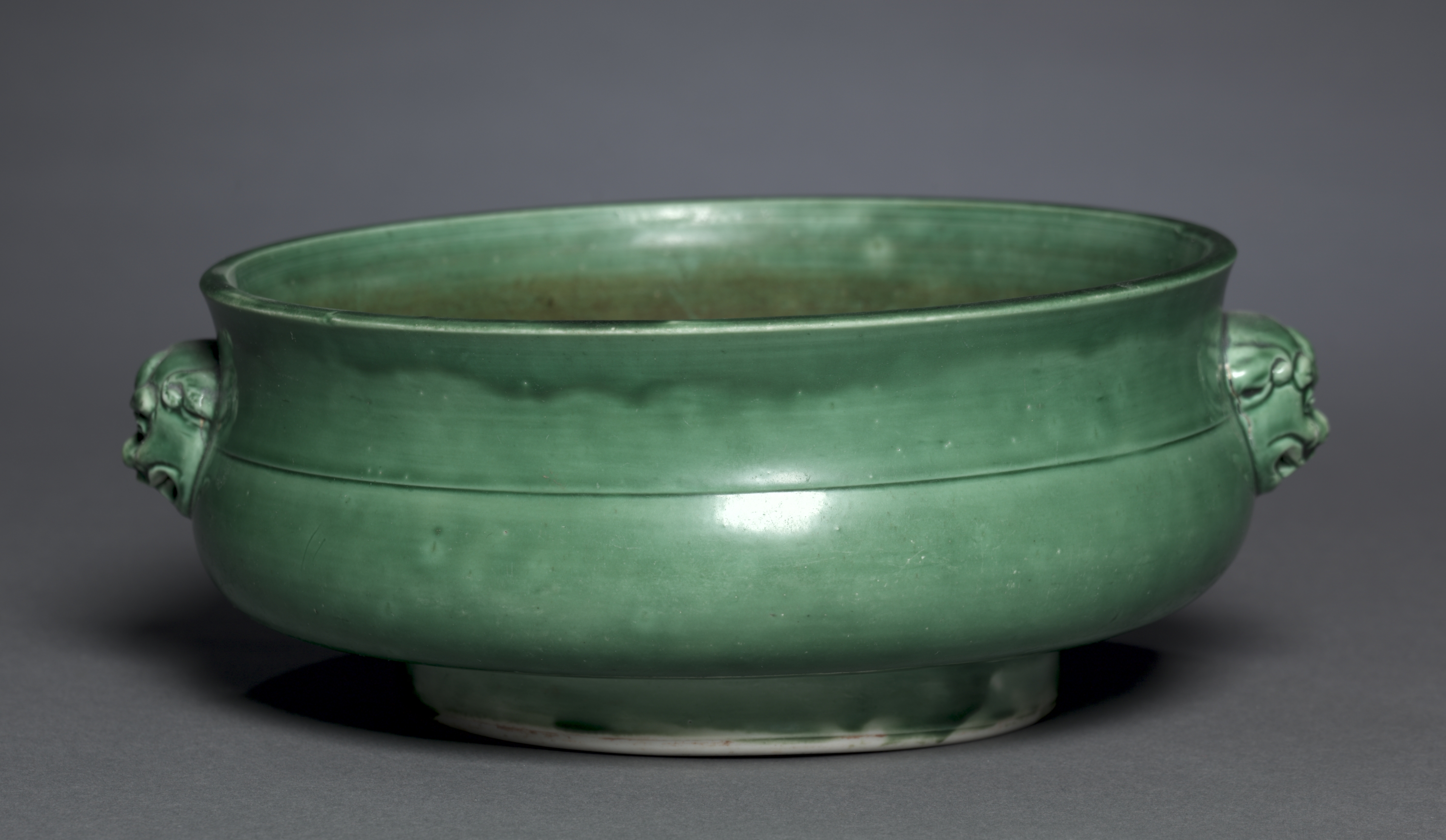 Bowl in Form of Archaic Gui