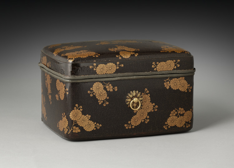 Cosmetics Box with Chrysanthemums