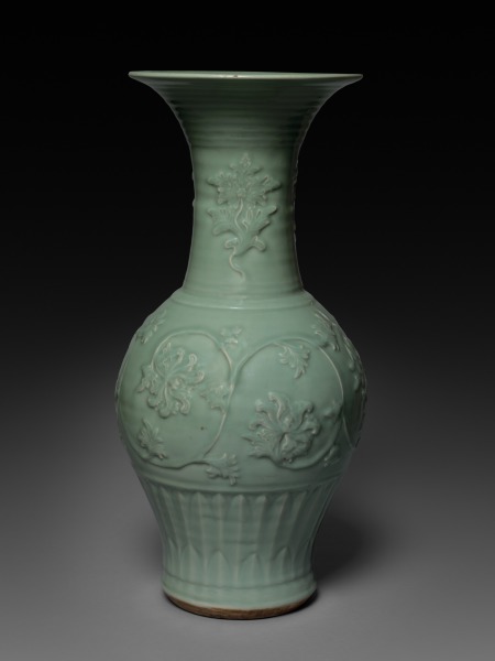 "Phoenix Tail" Vase (龍泉窯青釉瓶)