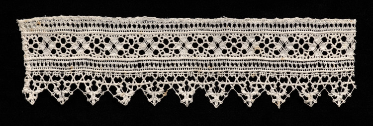 Needlepoint (Drawnwork) Lace Insertion with Bobbin Lace Edging of Points