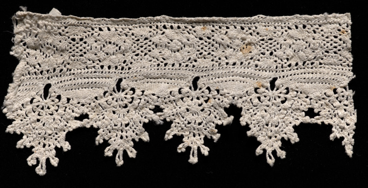 Needlepoint (Punto Avorio or Ivory Stitch) Lace Insertion and Edging of Points
