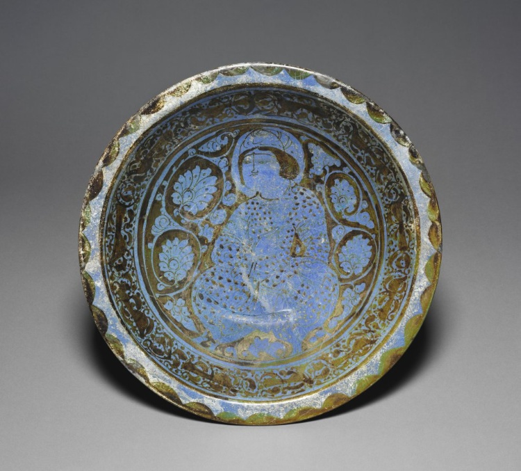 Luster Dish with Seated Prince
