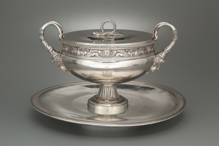 Covered Tureen on Stand (Pot à oille)
