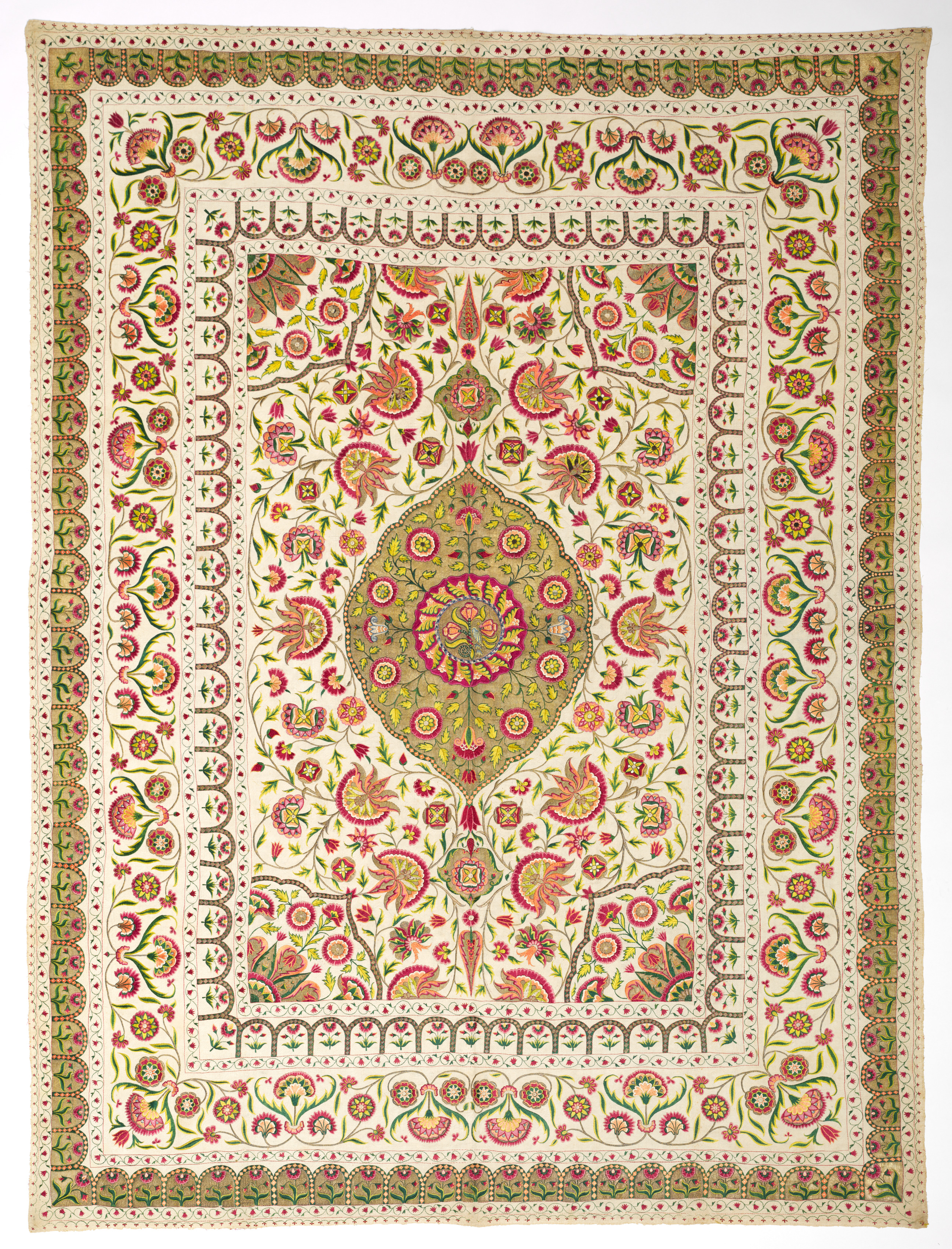Bed cover with floral medallion pattern