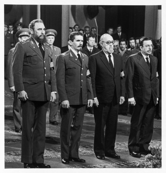 Castro paying his respects at Andropov's funeral, February 1984