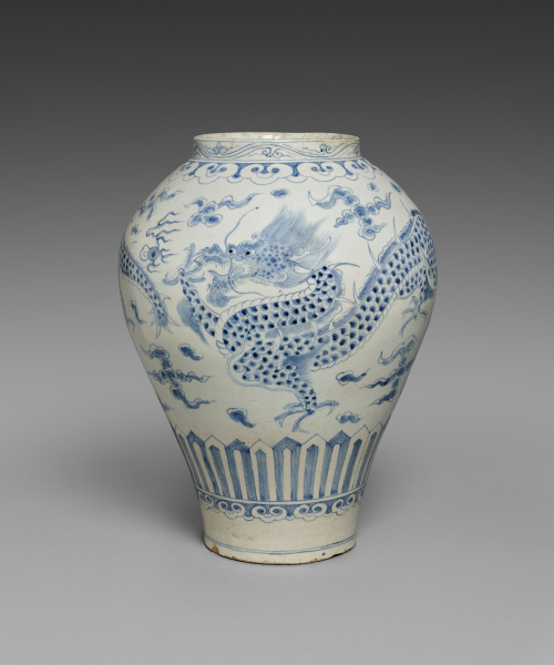 Jar with Dragon Design